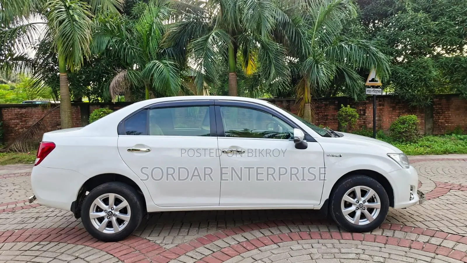 Toyota Axio 1.5 Hybrid 2WD 2014 White