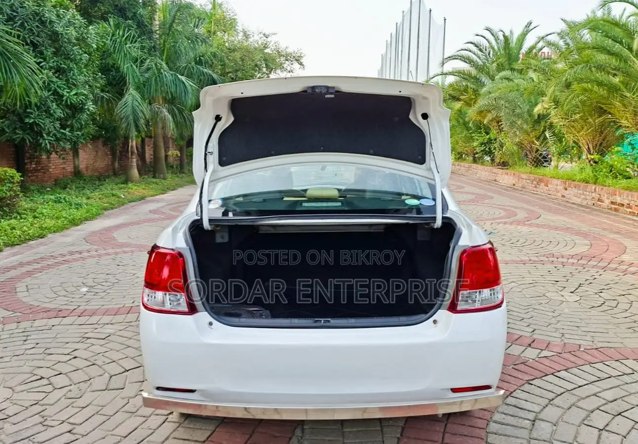 Toyota Axio 1.5 Hybrid 2WD 2014 White