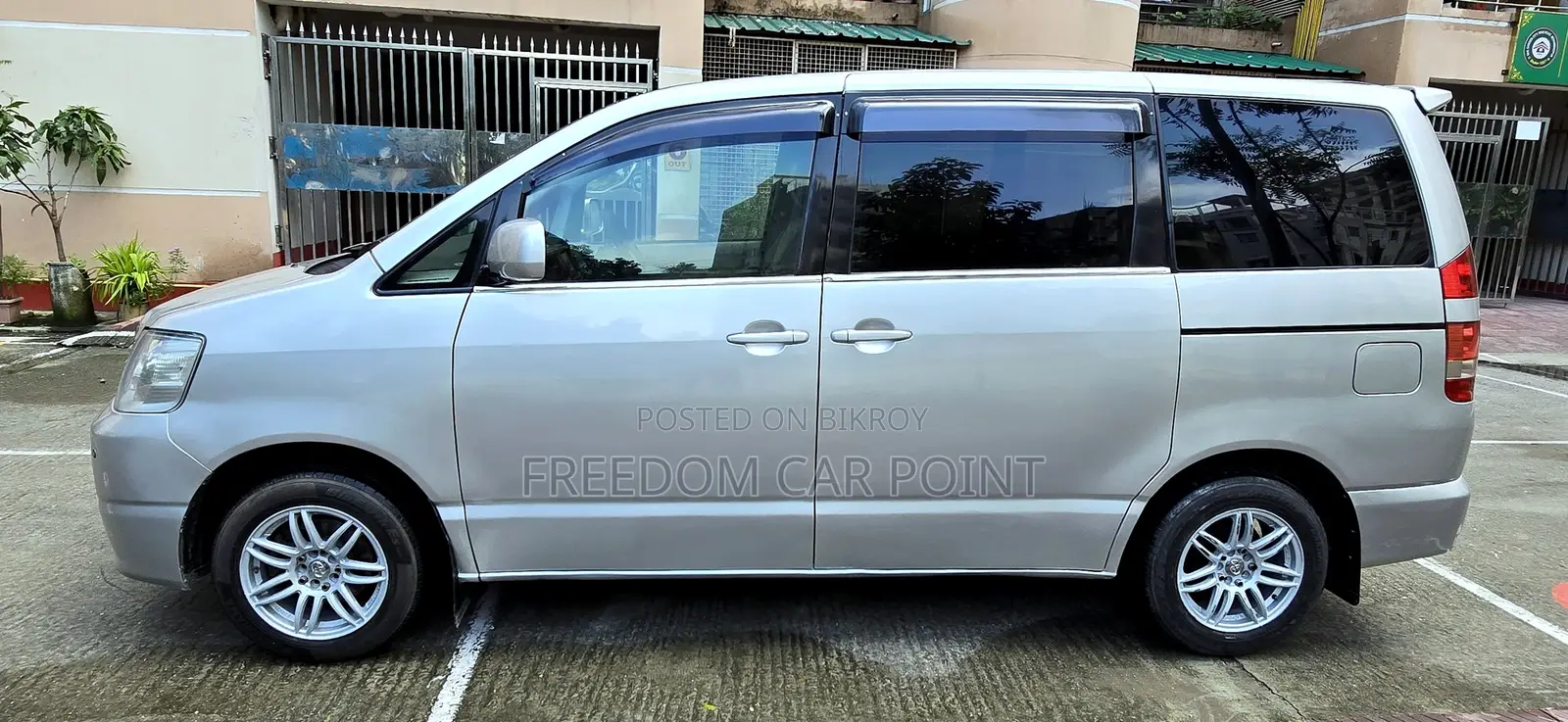 Toyota Noah 2.0 FWD (8 Seater) 2002 Silver