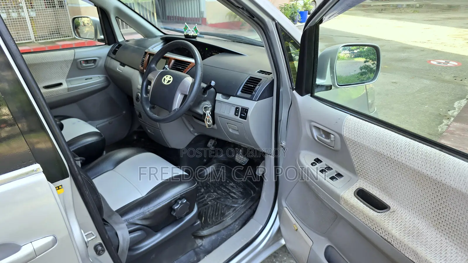 Toyota Noah 2.0 FWD (8 Seater) 2002 Silver