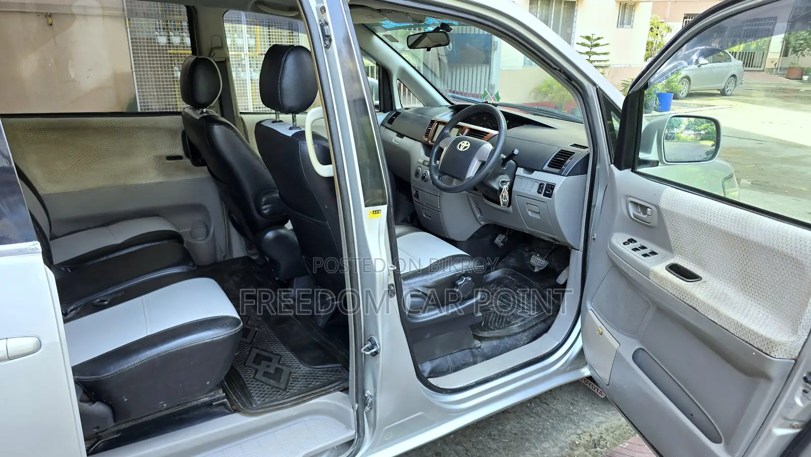 Toyota Noah 2.0 FWD (8 Seater) 2002 Silver
