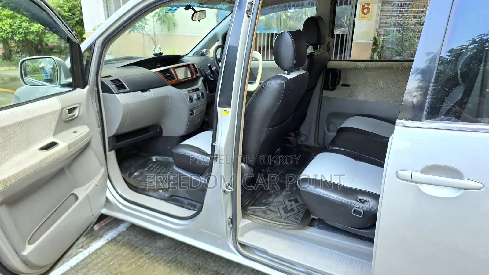 Toyota Noah 2.0 FWD (8 Seater) 2002 Silver