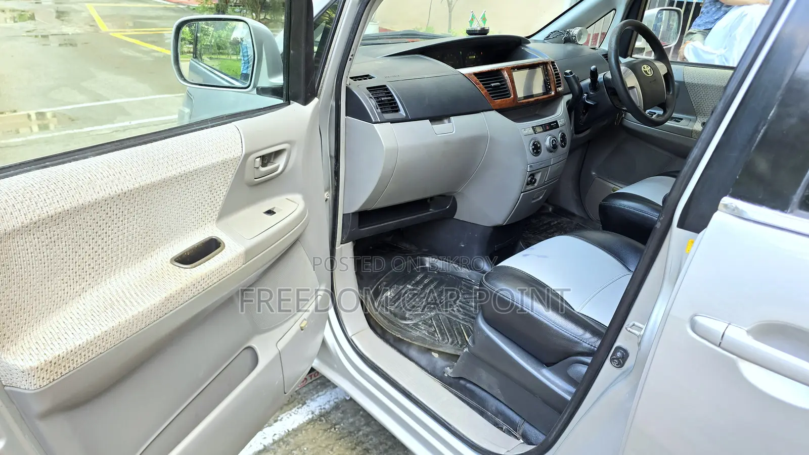 Toyota Noah 2.0 FWD (8 Seater) 2002 Silver