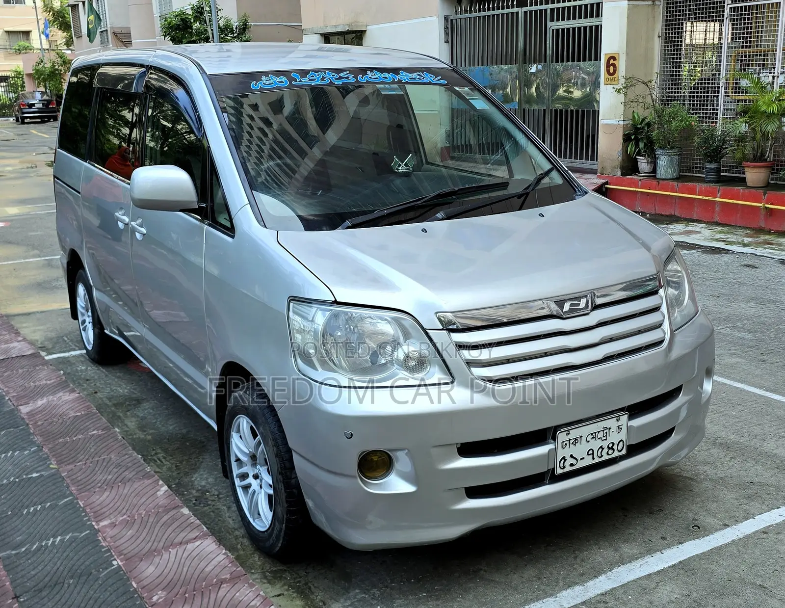Toyota Noah 2.0 FWD (8 Seater) 2002 Silver