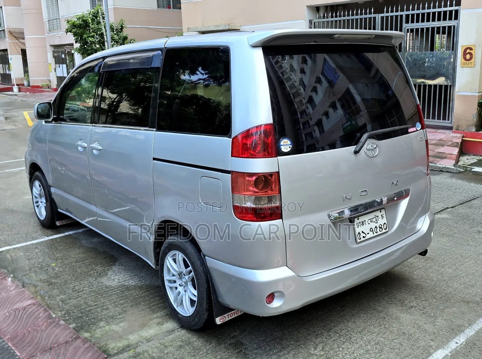 Toyota Noah 2.0 FWD (8 Seater) 2002 Silver