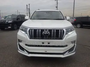 টয়োটা ল্যান্ড ক্রুজার প্রাডো ২০২২ সাদা