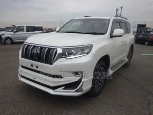 টয়োটা ল্যান্ড ক্রুজার প্রাডো ২০২২ সাদা