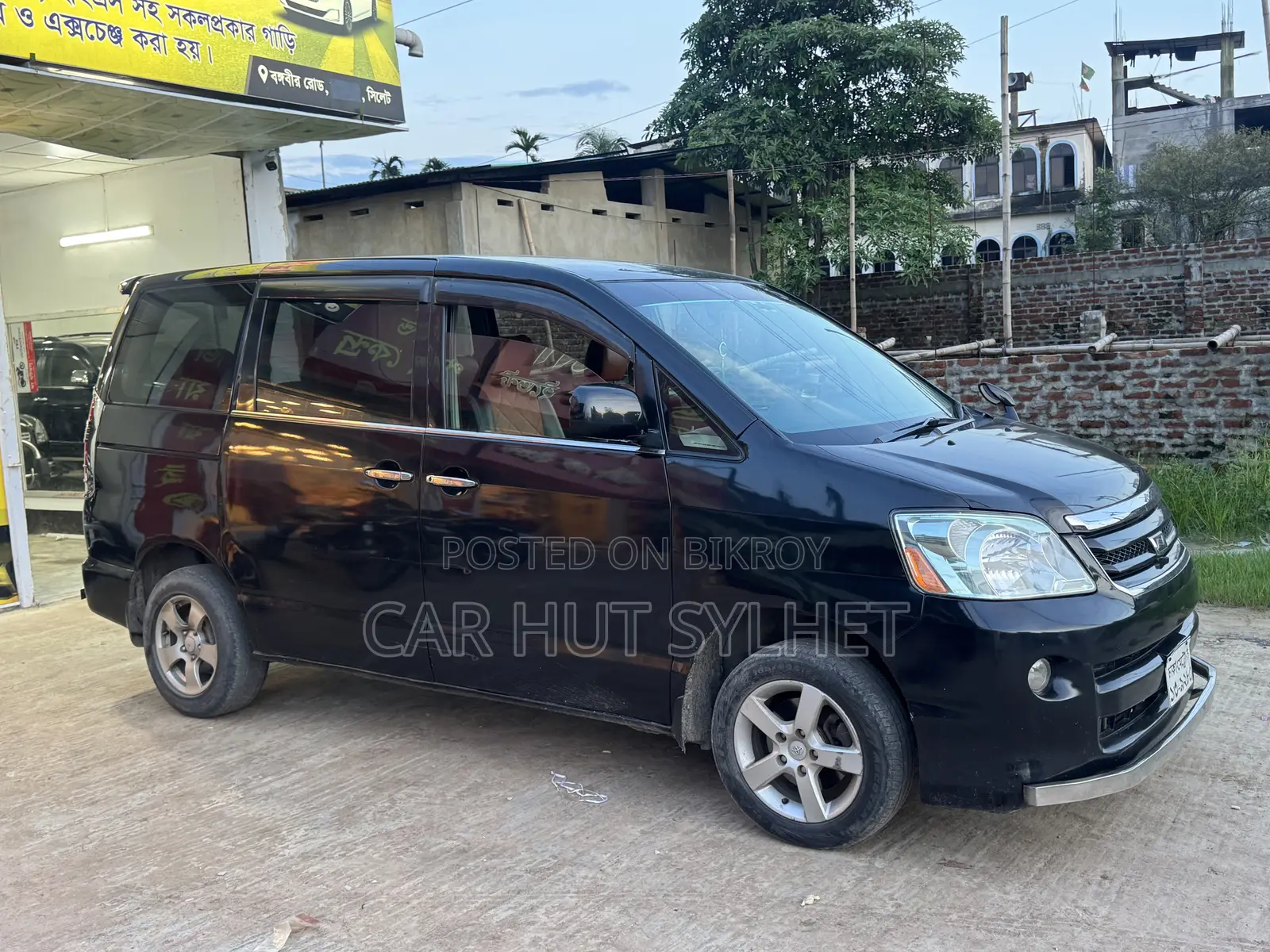 Toyota Noah 2.0 All-Wheel Drive (8 Seater) 2005 Black