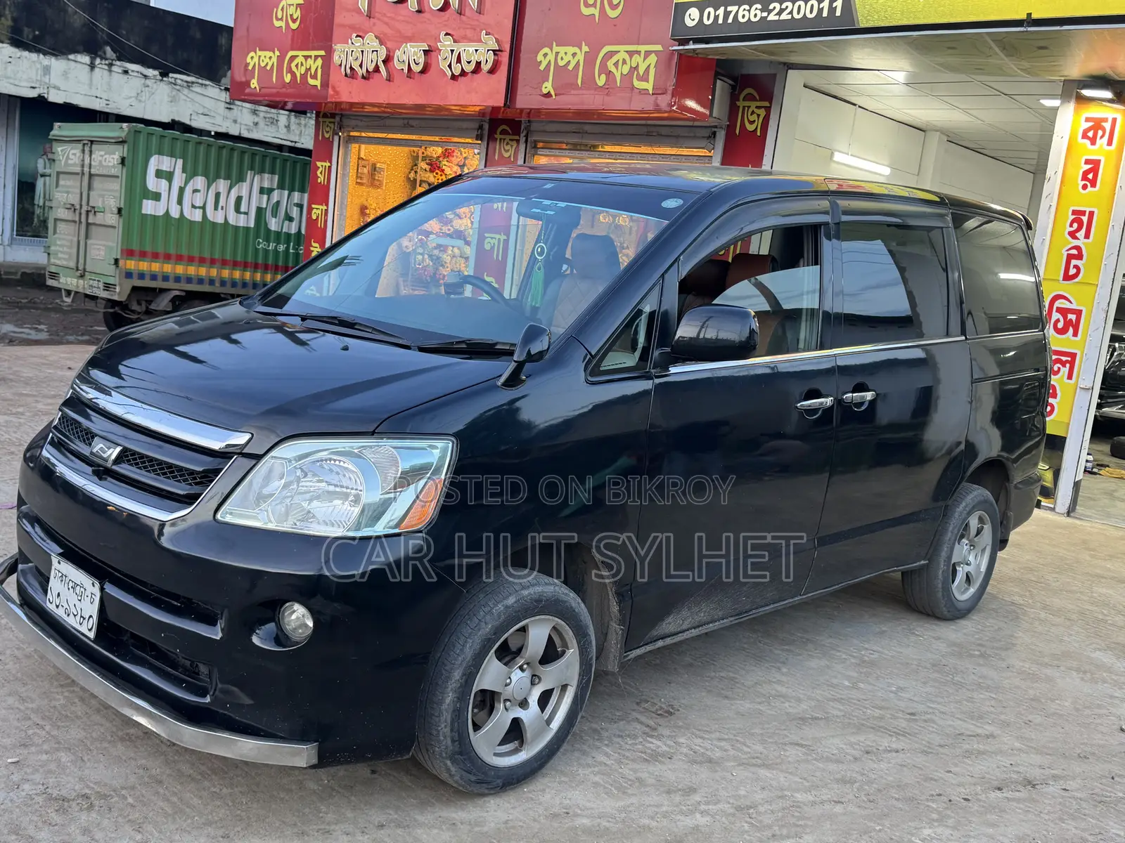 Toyota Noah 2.0 All-Wheel Drive (8 Seater) 2005 Black