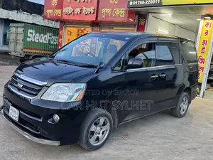 Toyota Noah 2.0 All-Wheel Drive (8 Seater) 2005 Black