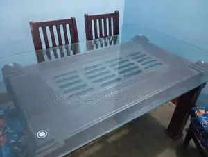 ছয়টি চেয়ারসহ ডাইনিং টেবিল