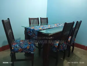 ছয়টি চেয়ারসহ ডাইনিং টেবিল