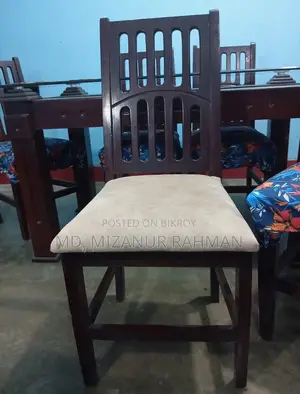 ছয়টি চেয়ারসহ ডাইনিং টেবিল