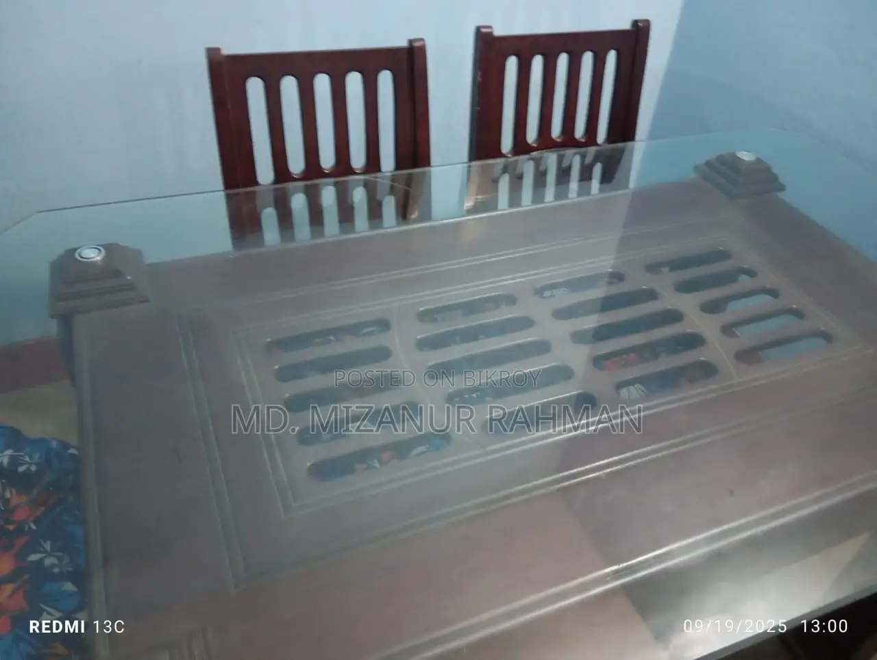 ছয়টি চেয়ারসহ ডাইনিং টেবিল