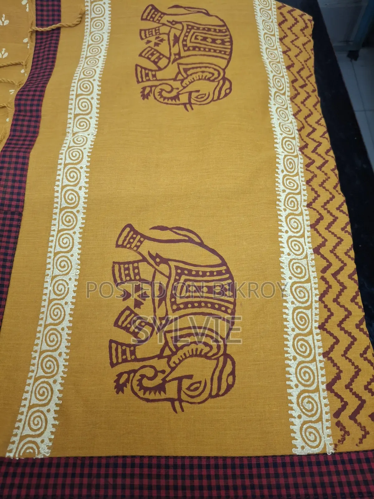 জয়তী শাড়িতে অনন্য