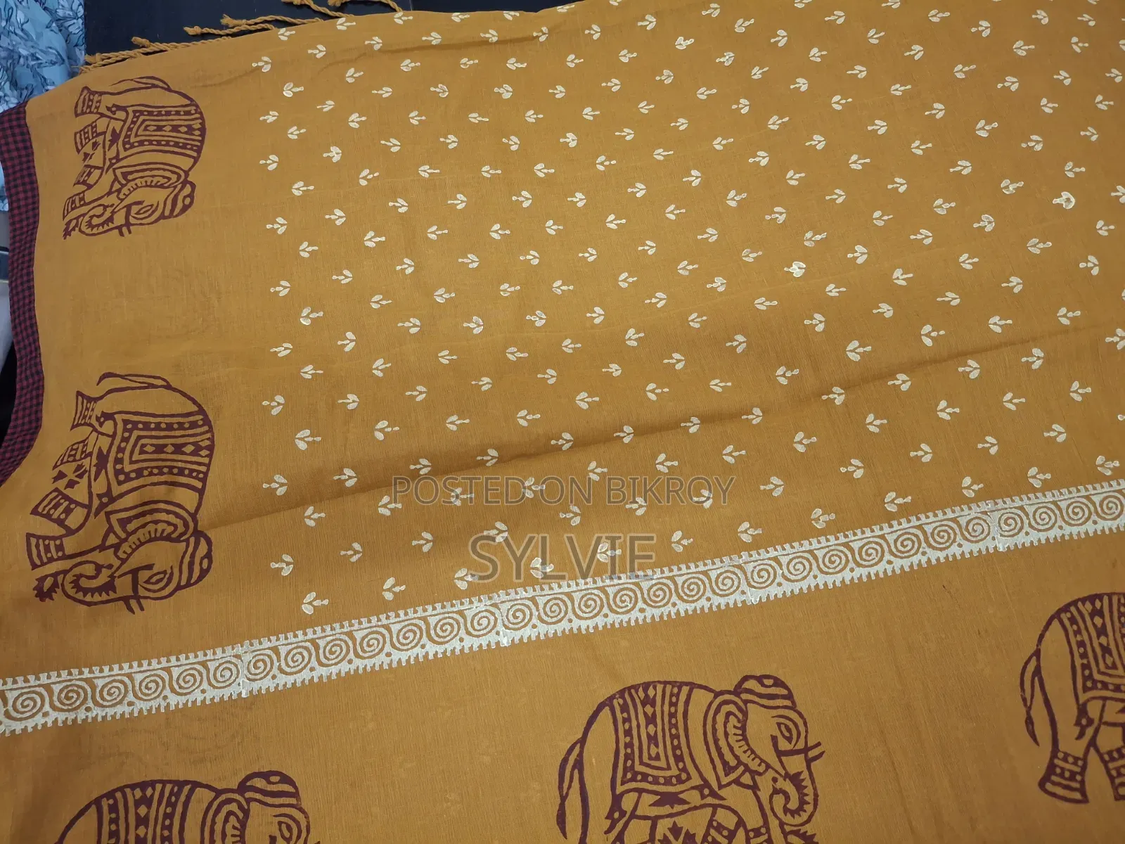 জয়তী শাড়িতে অনন্য
