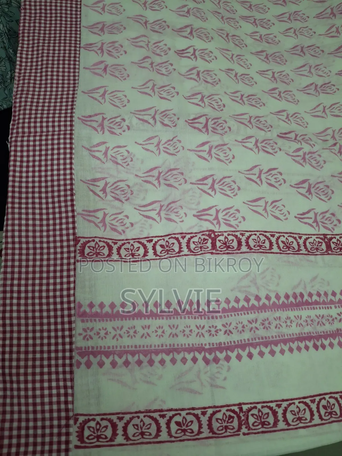 জয়তী শাড়িতে অনন্য