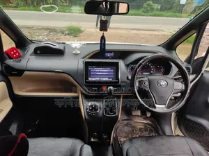 Toyota Noah 2014 White
