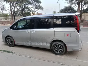 টয়োটা নোয়া ২০১৬ সিলভার