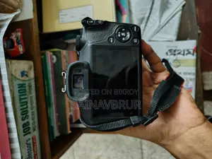 ক্যানন আর১০০