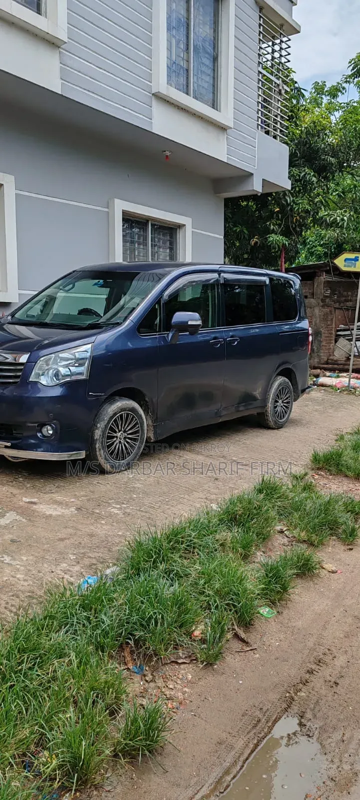 Toyota Noah 2013 Gray