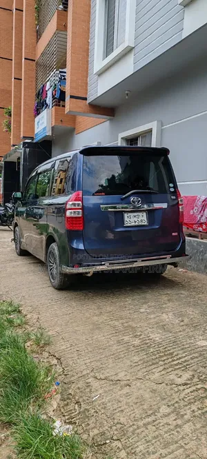 Toyota Noah 2013 Gray