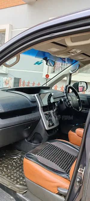 Toyota Noah 2013 Gray