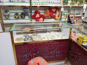 কসমেটিক্স মাল এবং ডেকোরেশন