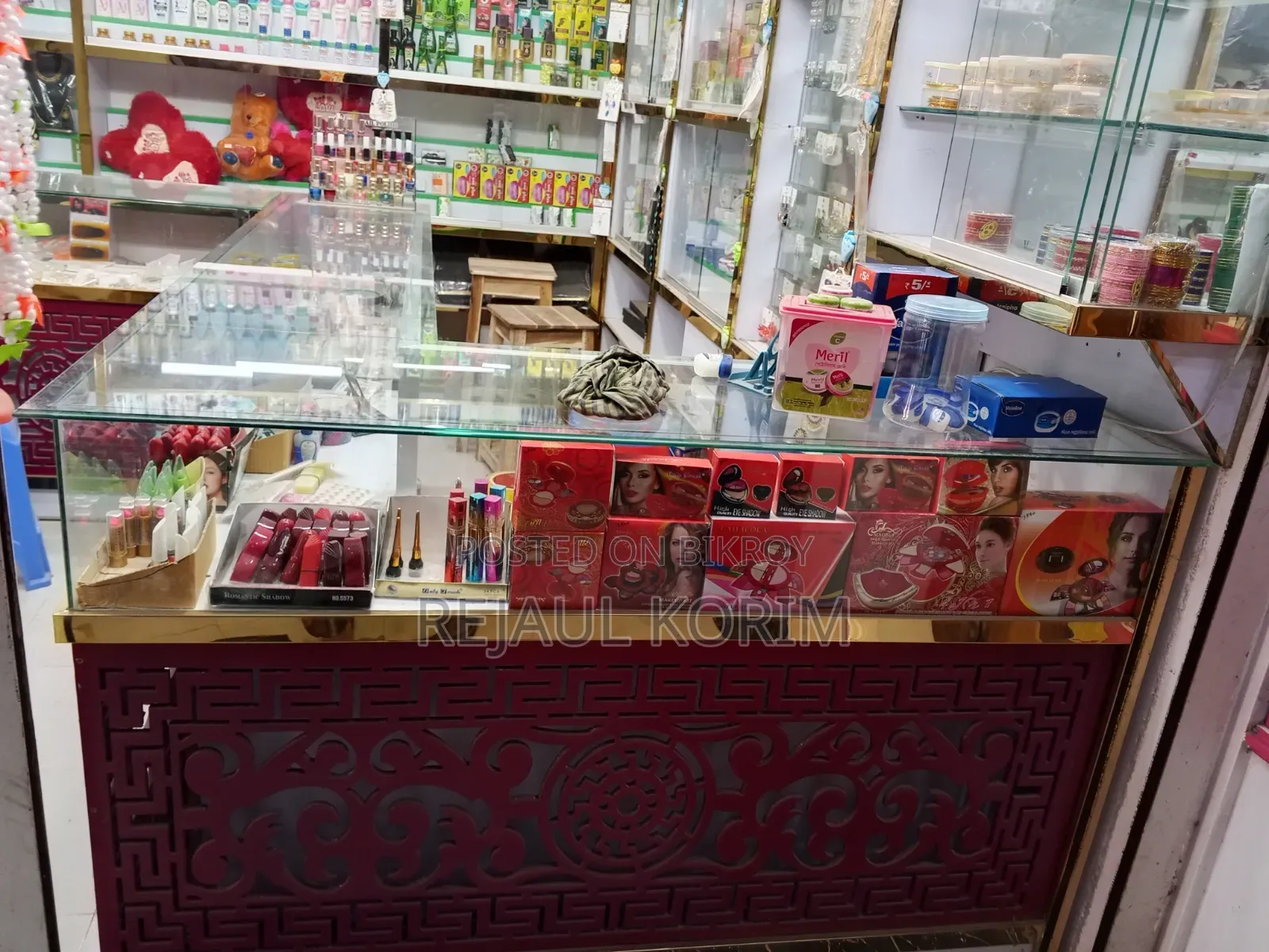 কসমেটিক্স মাল এবং ডেকোরেশন