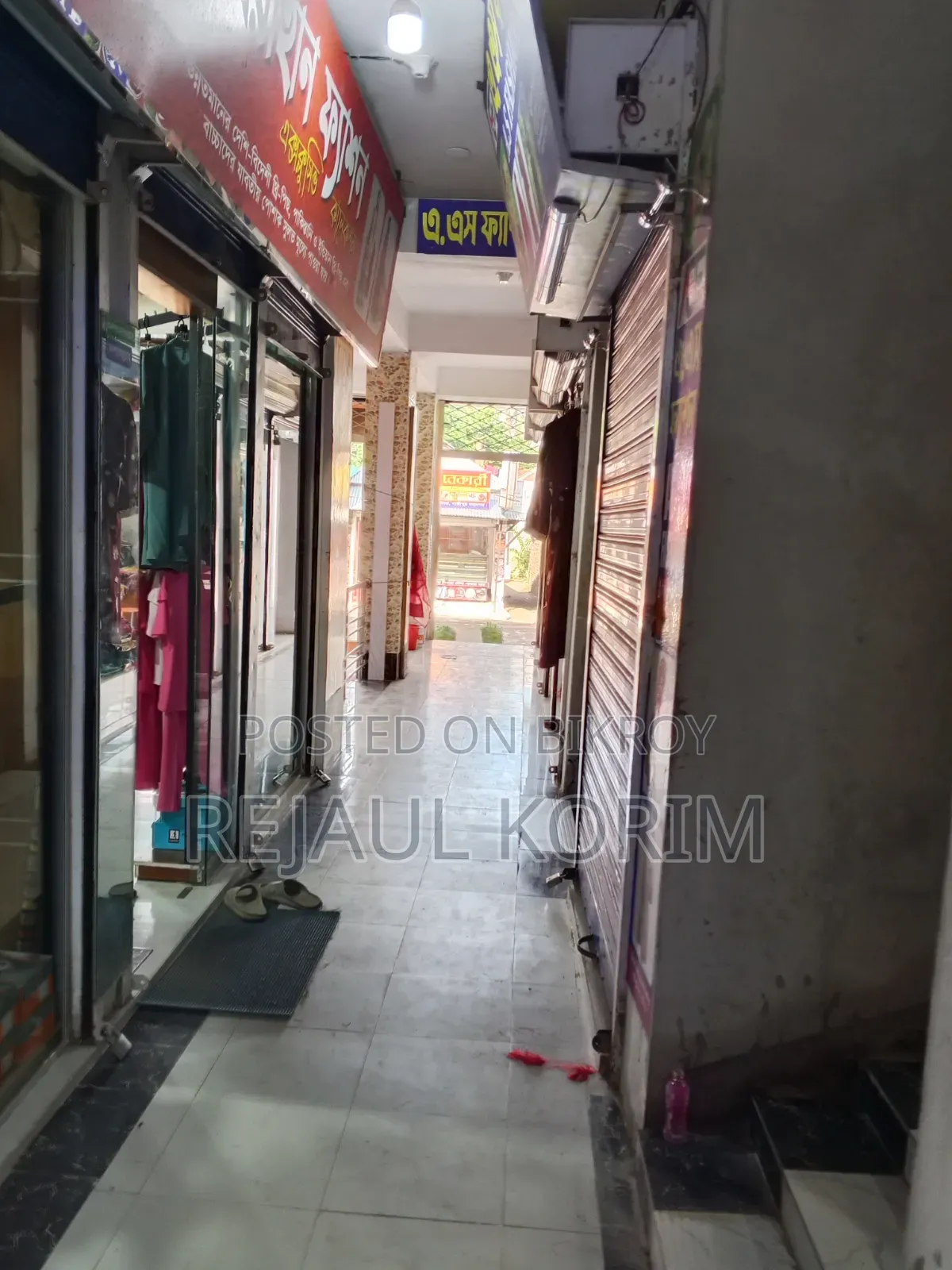 কসমেটিক্স মাল এবং ডেকোরেশন