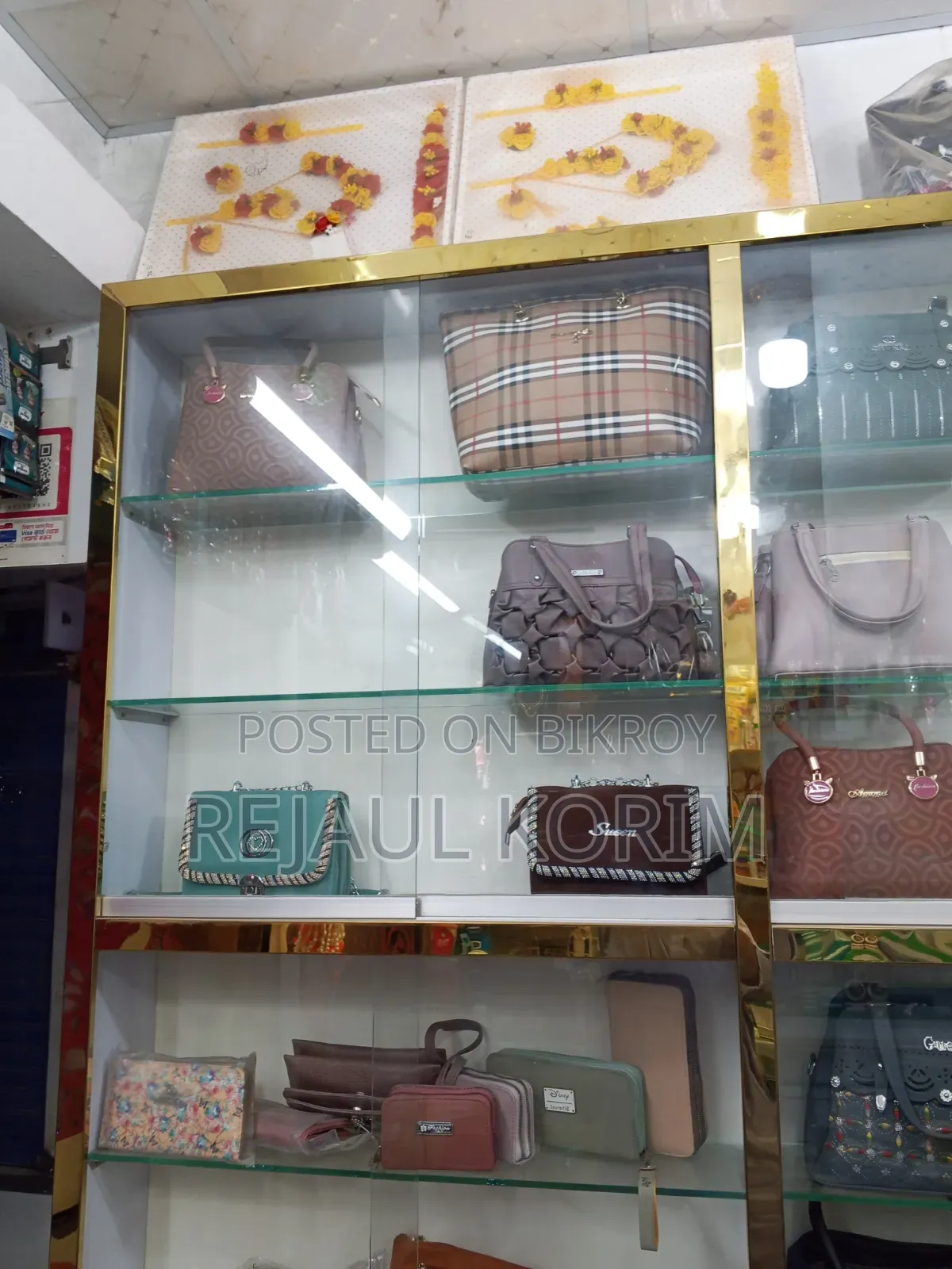 কসমেটিক্স মাল এবং ডেকোরেশন
