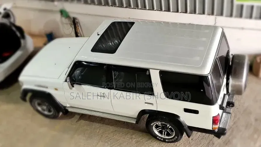 Toyota Land Cruiser 1996 White
