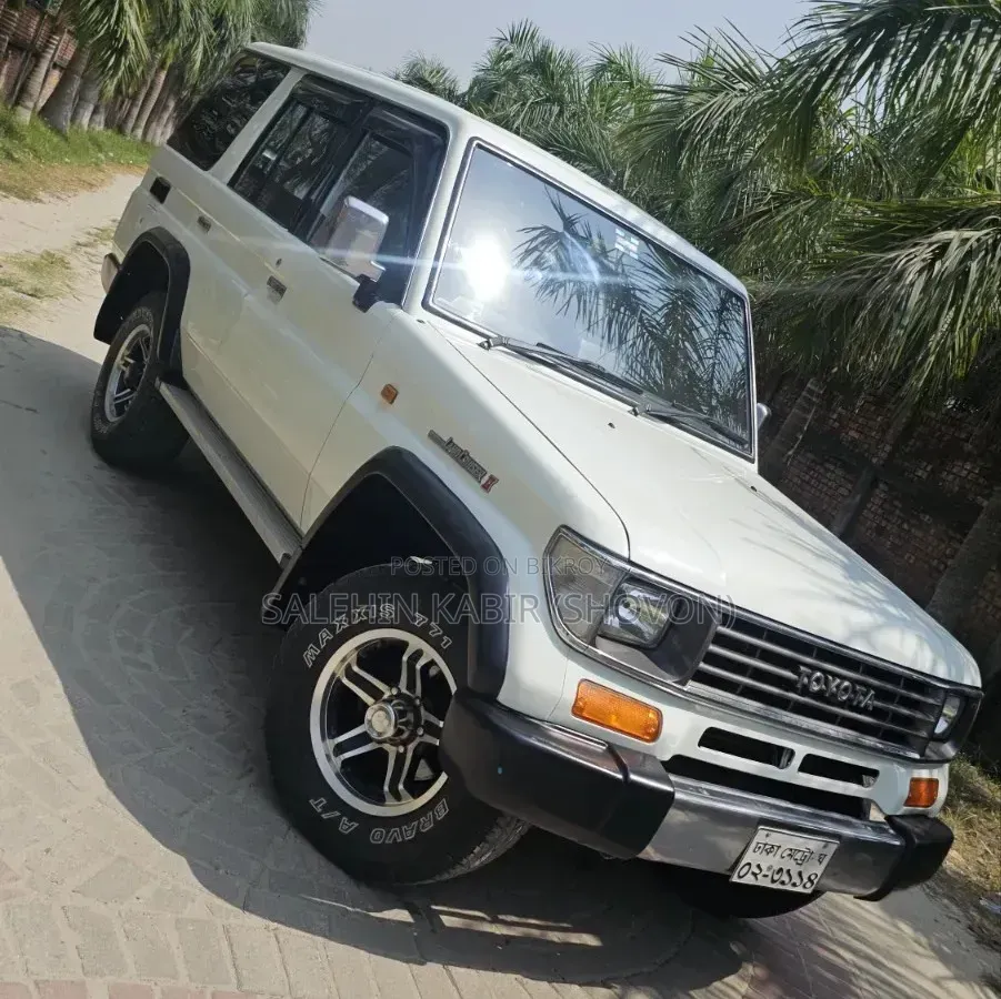 Toyota Land Cruiser 1996 White