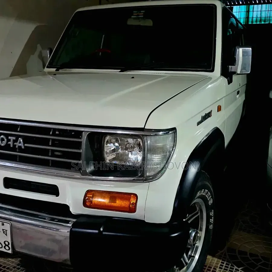 Toyota Land Cruiser 1996 White