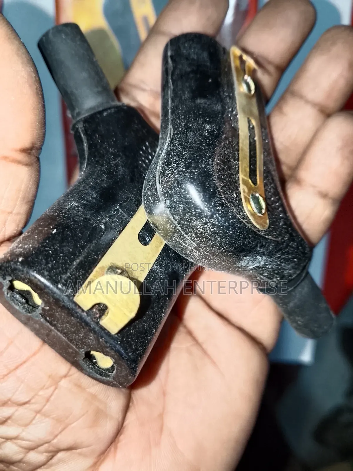 2-Pin Electric Plug | Right-Angle Female Iron Connector (05 Pcs)