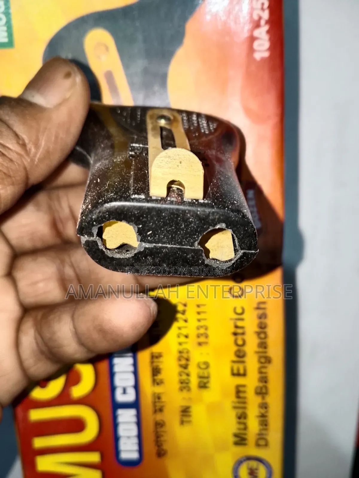 2-Pin Electric Plug | Right-Angle Female Iron Connector (05 Pcs)