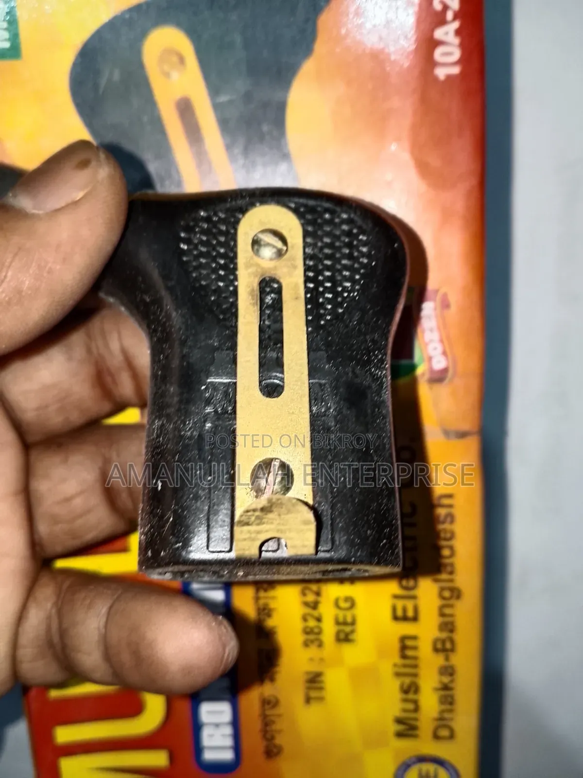 2-Pin Electric Plug | Right-Angle Female Iron Connector (05 Pcs)
