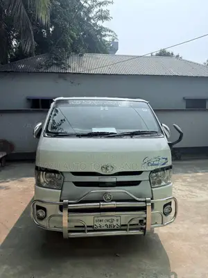 ভাড়ার জন্য হাইয়েস মাইক্রো