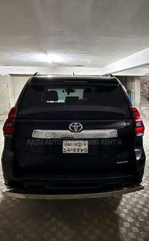 ভাড়ার জন্য প্রাডো