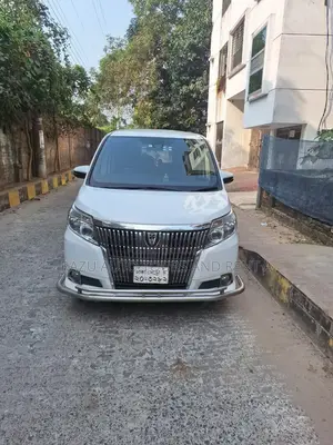 ভাড়ার জন্য এস্কোয়ার নোয়াহ