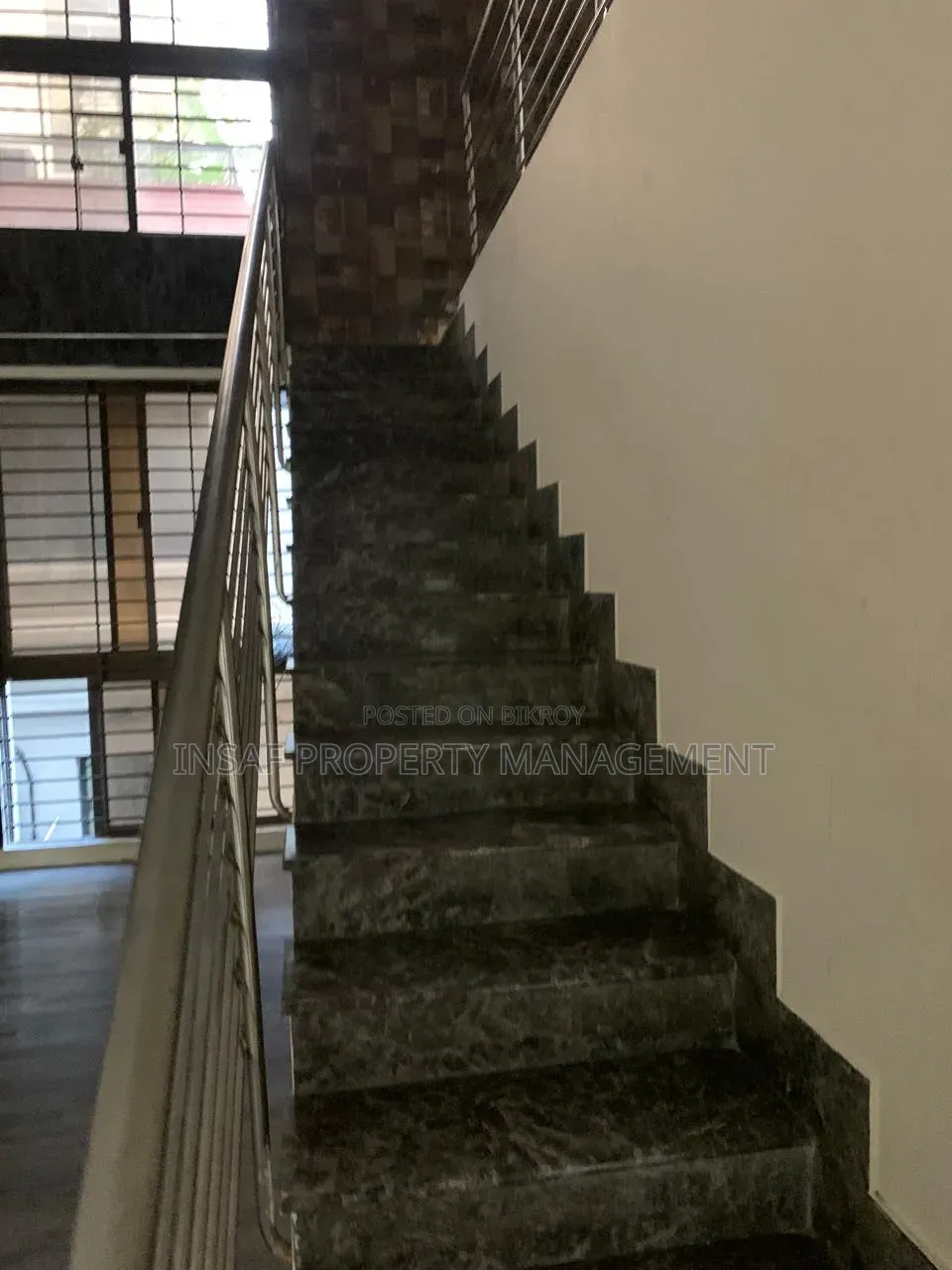 গুলশানে ২৪০০ বর্গফুটের অফিস স্পেস ভাড়া, চমৎকার দৃশ্য