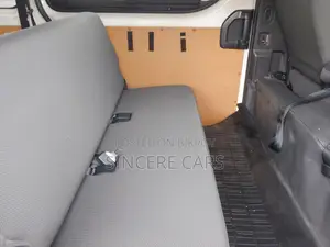 টয়োটা হাইএস ২০২১ সাদা