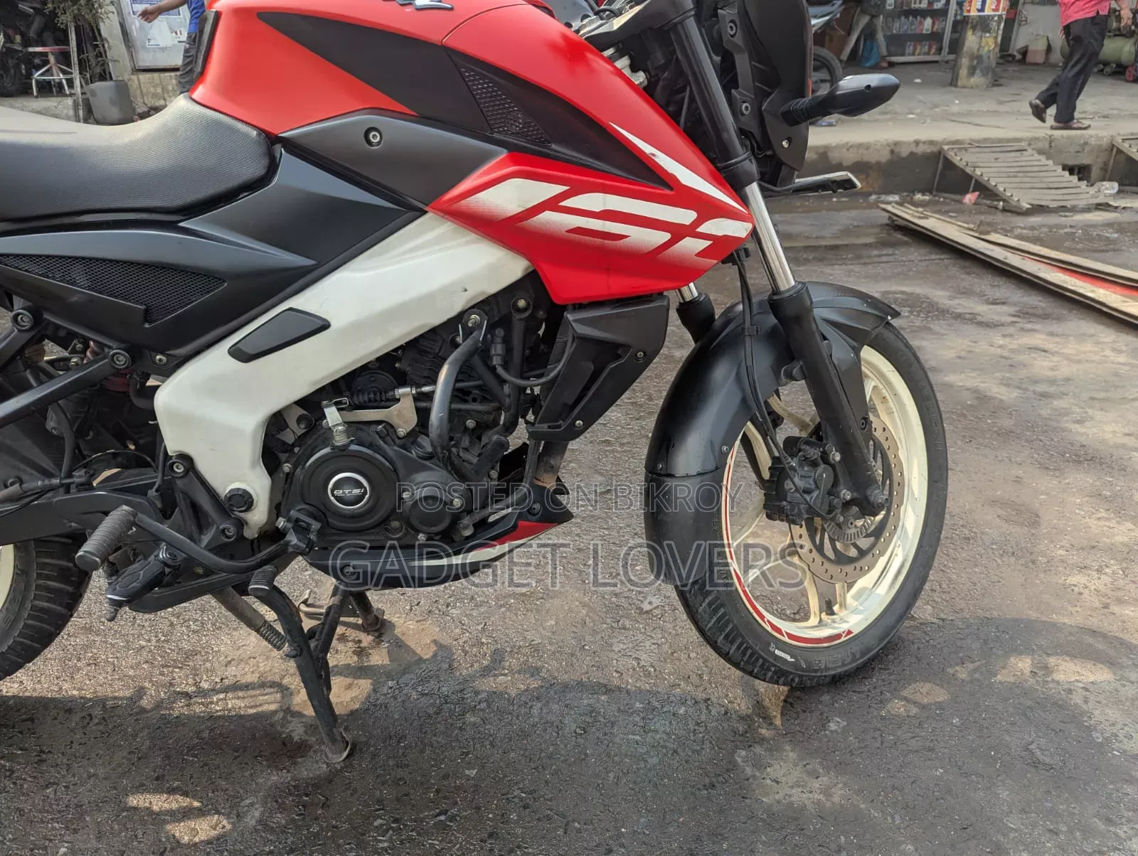 Bajaj Pulsar NS 160 2021 Red