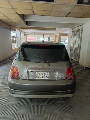 টয়োটা আইএসটি ২০০৪ ধূসর