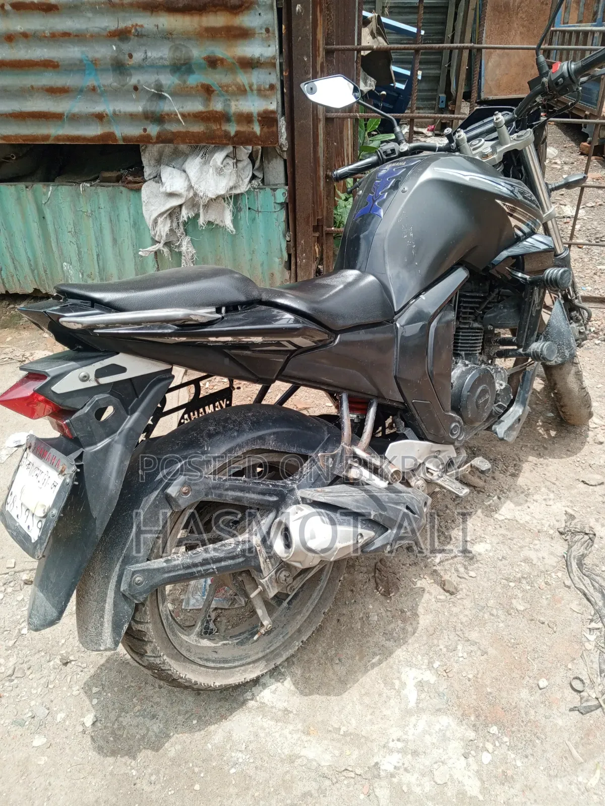 ইয়ামাহা এফজেড ২০১৭ কালো