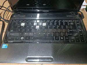 Laptop Toshiba Satellite C850 8GB Intel Core I5 HDD+SSD 640GB