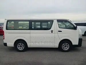 টয়োটা হাইএস ২০২০ সাদা