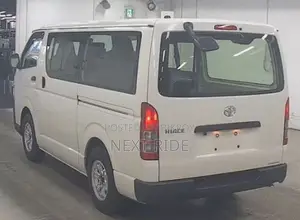 টয়োটা হাইএস ২০২০ সাদা