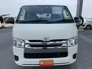 টয়োটা হাইএস ২০২১ সাদা