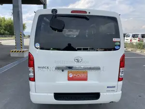 টয়োটা হাইএস ২০২১ সাদা